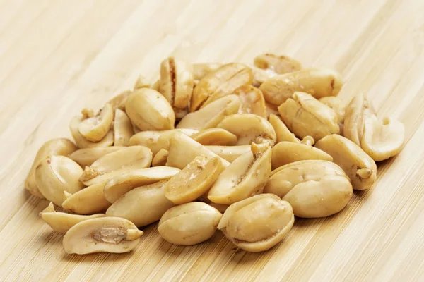 Amendoim, um ótimo alimento de conforto e lanche — Fotografia de Stock