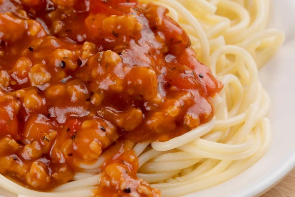 Plaat Van Heerlijke Spaghetti Pasta Saus Een Houten Ondergrond — Stockfoto