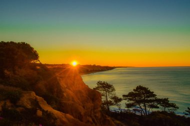 Sunrise, Portekiz Algarve sahilinde günbatımı. Lagos, Faro, Albufeira