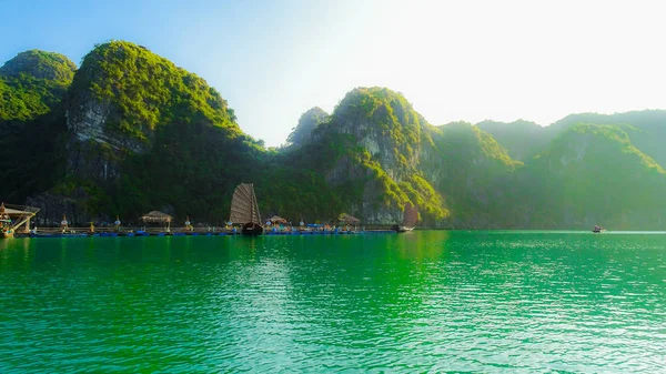 Vietnam Gyönyörű Táj Halong Öbölben — Stock Fotó