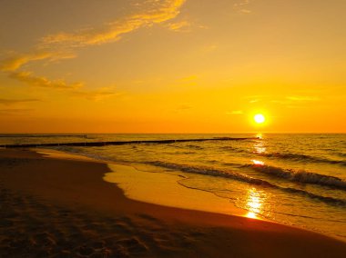 gün batımında Baltık Denizi