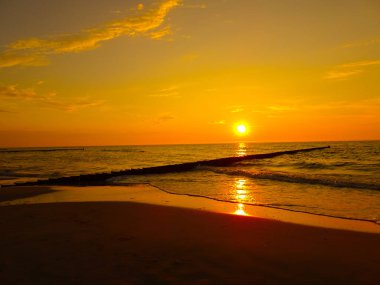 gün batımında Baltık Denizi