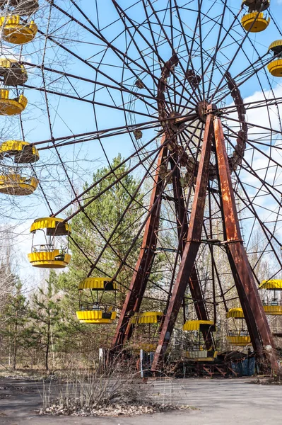 Híres Rozsdás Óriáskerék Elhagyott Vidámparkban Pripyat Csernobil Kizárási Övezetben — Stock Fotó