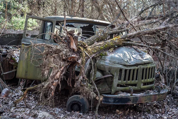 Kaputte Und Verlassene Militärpfade Alten Stils Verharren Wald Der Sperrzone — Stockfoto