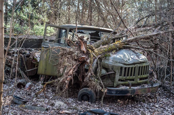 Kaputte Und Verlassene Militärpfade Alten Stils Verharren Wald Der Sperrzone — Stockfoto