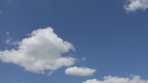 White and gray clouds and blue sky summer timelapse — Stock Video