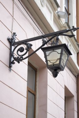 Vintage eski sokak klasik demir fener üzerinde ev Wall, kadar yakın fotoğraf