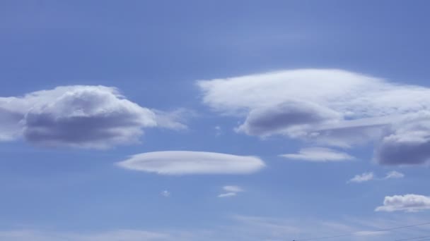 Fantástico cielo con nubes en movimiento. Período de tiempo — Vídeos de Stock