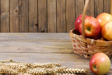 Sonbaharda hasat renkli çerçeve ya da afiş kadar kapatın