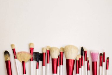 Modern makyaj için fırçalar profesyonel set