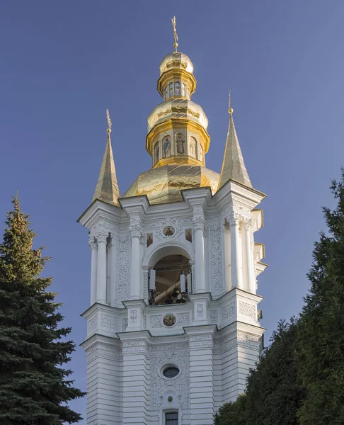 Golden-Domed Bell Tower in Pechersk Lavra. Kiev, Ukraine — Stock Photo, Image