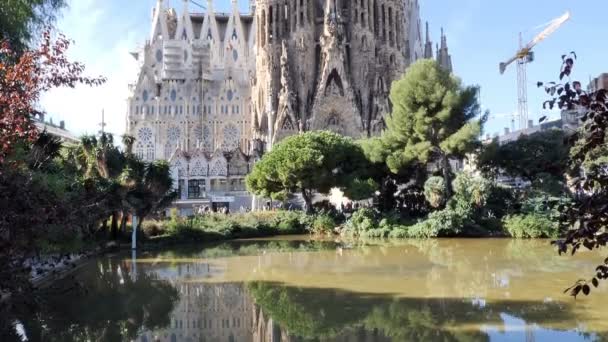 Sagrada de Familia door Antomio Gaudi. Spanje — Stockvideo