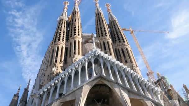 Sagrada de Familia door Antomio Gaudi. Spanje — Stockvideo