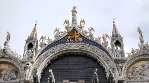 Собор Сан-Марко или архитектура базилики. Вениче, Италия — стоковое видео