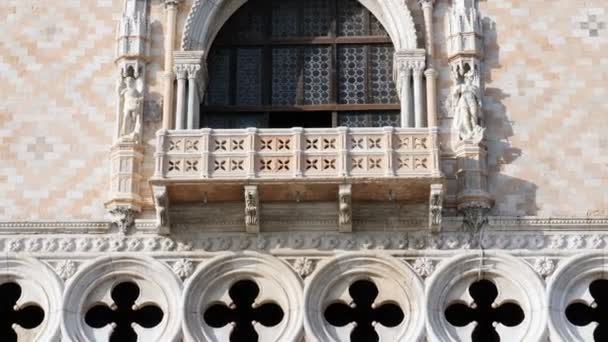 Palazzo Ducale Palazzo Ducale dal basso verso l'alto panorama dettagliato, Venezia, Italia — Video Stock