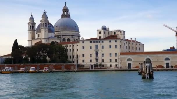 Santa Maria della Salute veya Saint Mary panoramik deniz cityscape. Venedik, İtalya — Stok video