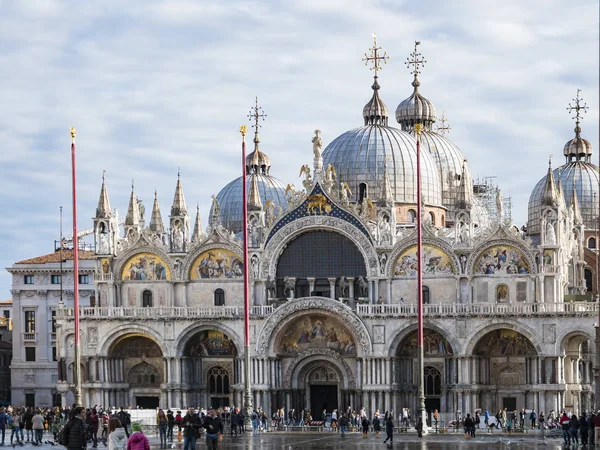 Katedrály San Marco nebo kopule baziliky. Benátky, Itálie — Stock fotografie