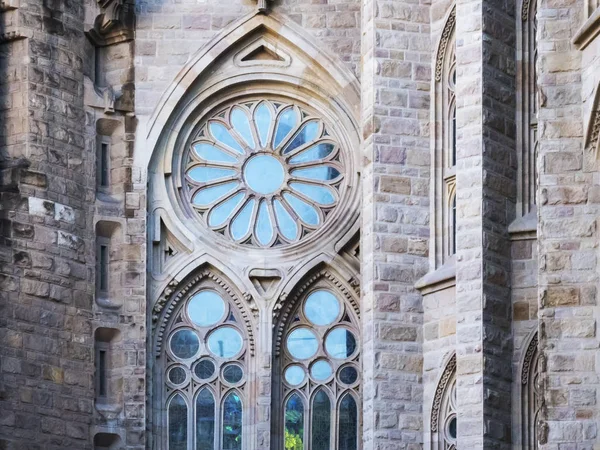Antomio Gaudi 'den Sagrada de Familia. İspanya