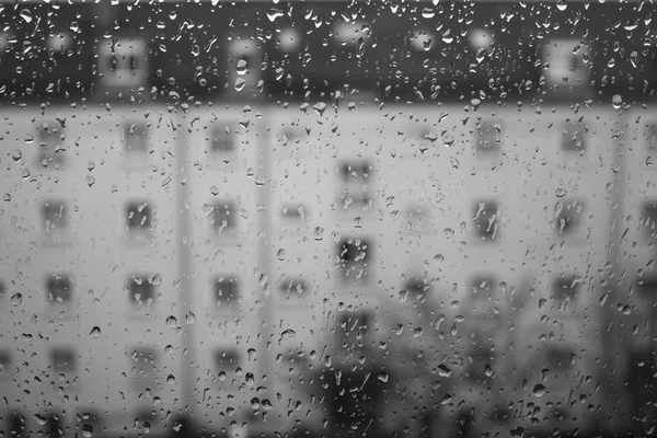 방울에 유리, 비의 비 명확한 창에 — 스톡 사진