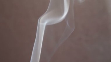 Sigara veya aromastick beyaz duman
