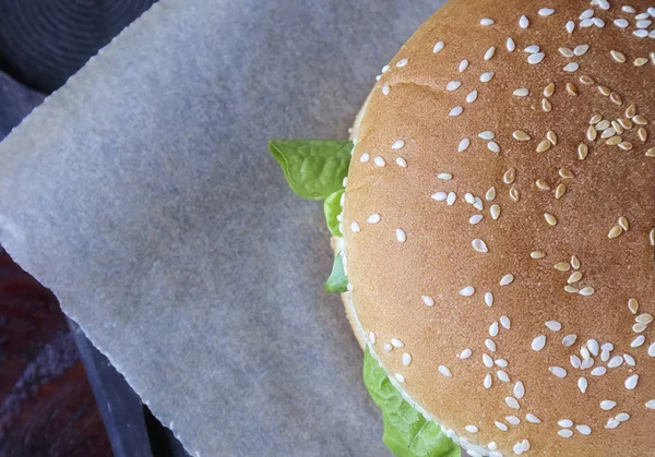 Hamburger Tmavém Zobrazení Pozadí — Stock fotografie