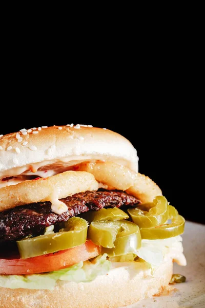 Hamburger Masem Patty Tmavém Pozadí Close — Stock fotografie