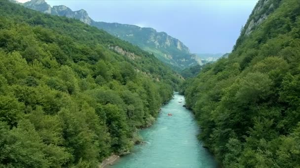 Tiro Aéreo Pessoas Rafting Água Branca Rio Rouge Quatro Barcos — Vídeo de Stock