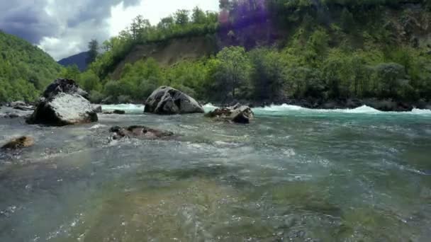 Beyaz Rafting Video Montaj Whitewater Rafting Azalan Azgın Rapids Kürekler — Stok video