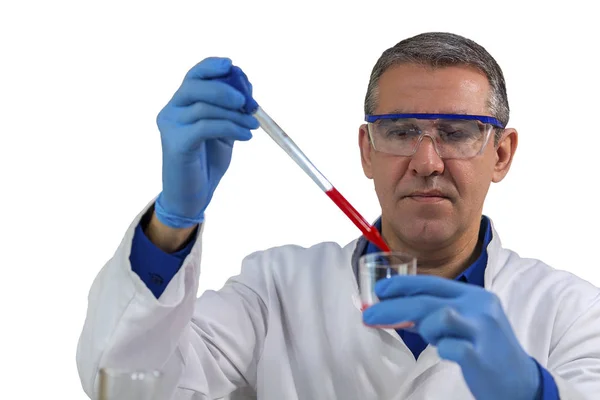Labortechniker Vor Weißem Hintergrund Mikrobiologie Analyst Arbeitet Mit Pipette Labor — Stockfoto