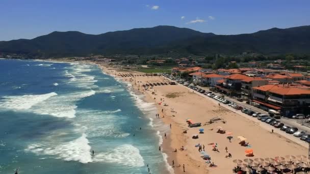 Voando Sobre Mar Azul Praia Verão Com Pessoas Sarti Halkidiki — Vídeo de Stock