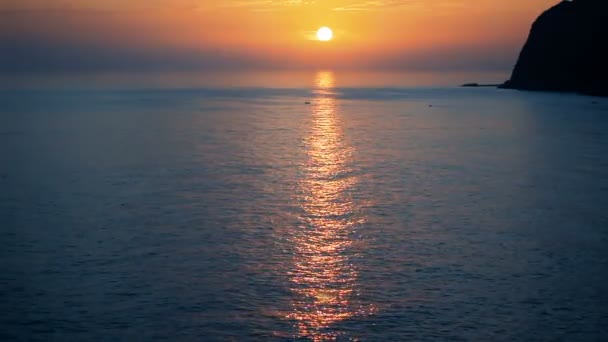 Tramonto Sull Oceano Vista Panoramica Sole Che Riflette Nel Mare — Video Stock