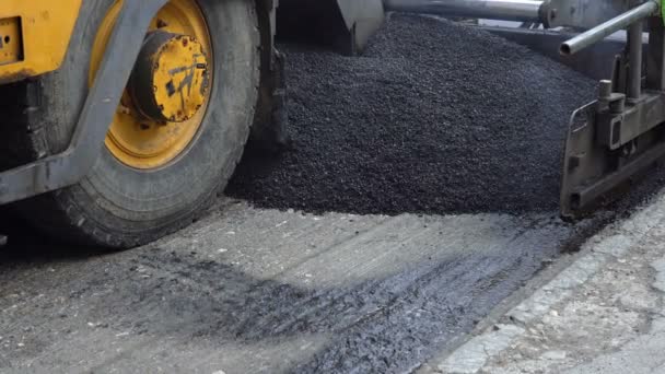 Asphaltiermaschine Einsatz Asphaltverlegemaschine Auf Einer Straßenbaustelle Teamarbeit Straßenbau Maschinen Verlegen — Stockvideo