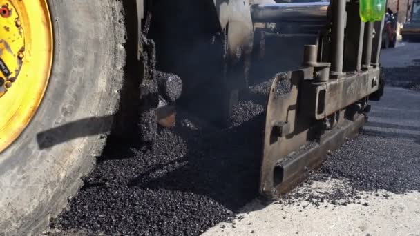 Asphaltfertiger Aktion Zeitlupe Asphaltverlegemaschine Auf Einer Straßenbaustelle — Stockvideo