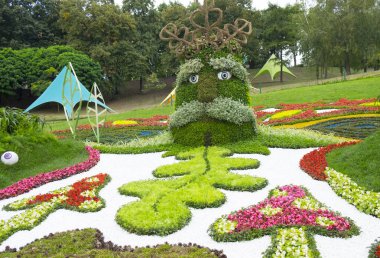 Sergi Pechersk manzara şarkı alanında çiçeklerin. Bu kez 