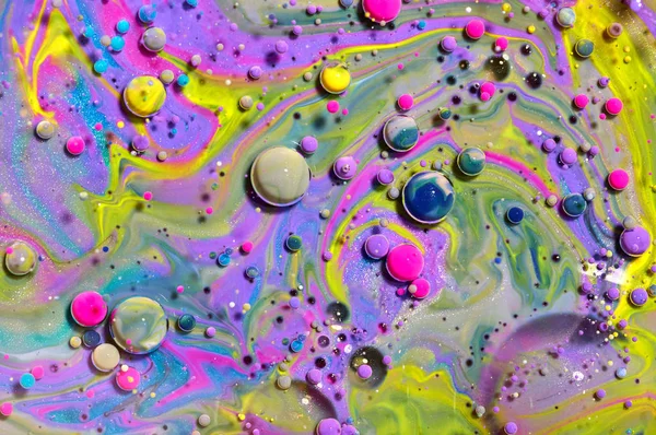 Цветные акриловые пузырьки.Абстрактный шаблон чернил смешанный текс — стоковое фото
