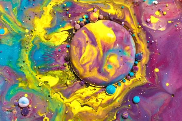 Цветные акриловые пузырьки.Абстрактный шаблон чернил смешанный текс — стоковое фото