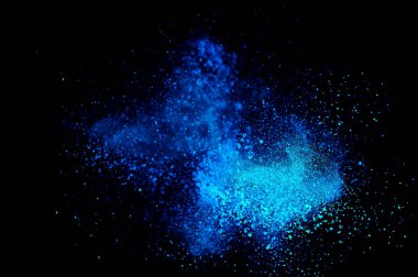 Renkli toz patlaması. Arka planda soyut çekim tozu. Albay