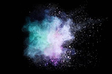 Renkli toz patlaması. Arka planda soyut çekim tozu. Albay