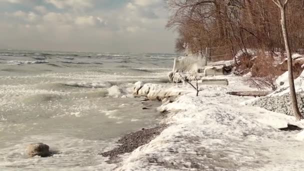 Bella Scena Invernale Spiaggia Ghiacciata Sul Lago All Aperto — Video Stock