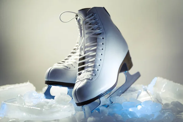White Figure Skates Blocks Ice Studio Settings — Stock Photo, Image