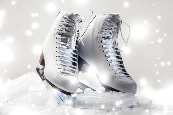 White Figure Skates Blocks Ice Studio Settings — Stock Photo, Image
