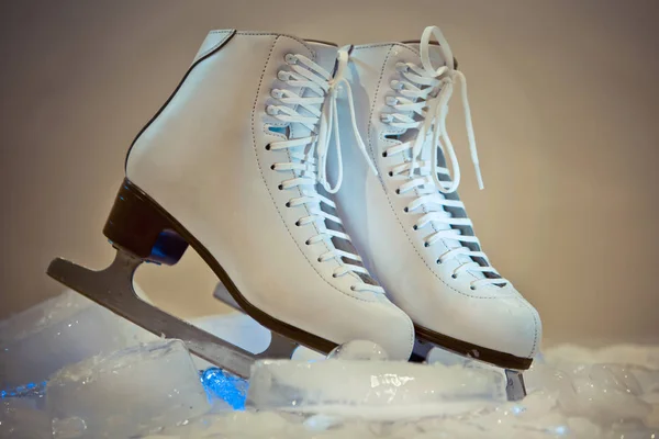 White Figure Skates Blocks Ice Studio Settings — Stock Photo, Image