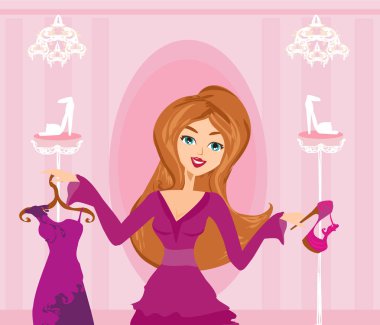 Pembe elbiseli, gülümseyen kadın moda alışverişinde.