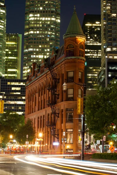 Centrum Toronto Składa Się Głównie Nowoczesnym Budynku Ale Istnieje Wiele — Zdjęcie stockowe