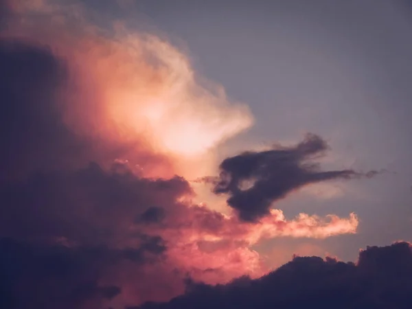 Nubes mágicas durante la puesta del sol —  Fotos de Stock