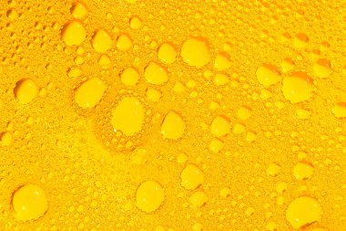 arka plan olarak altın sıvı sabun köpüğü