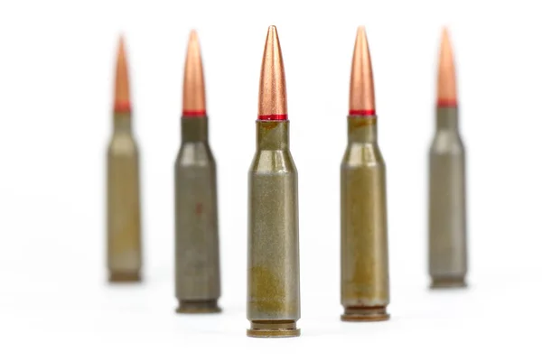 Kugeln Aus Kalasnikow Gewehrmunition Nahaufnahme Isoliert Auf Weißem Hintergrund — Stockfoto