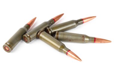 Beyaz arka plan üzerinde izole armory cephane yakın çekim
