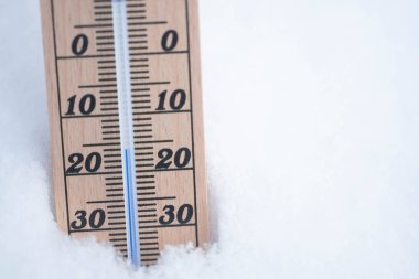 ahşap termometre sıcaklık kopya alanı dondurma ile karda