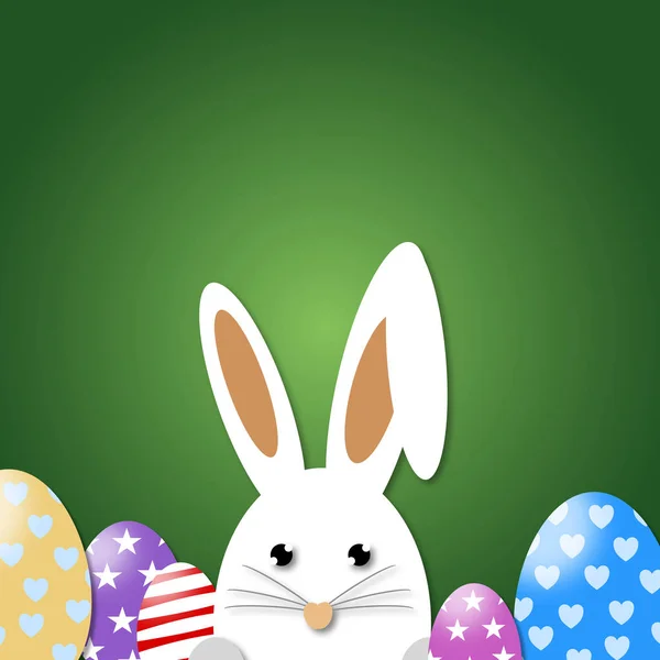 Conceito de Páscoa. Grama verde, ovos de Páscoa e coelho colorido — Fotografia de Stock